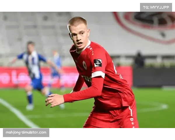 卡里克4231阵型激活曼联中场 梅努成攻防转换新枢纽